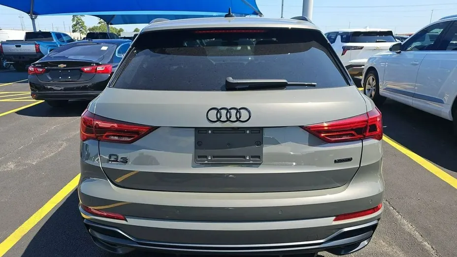 AUDI Q3 -