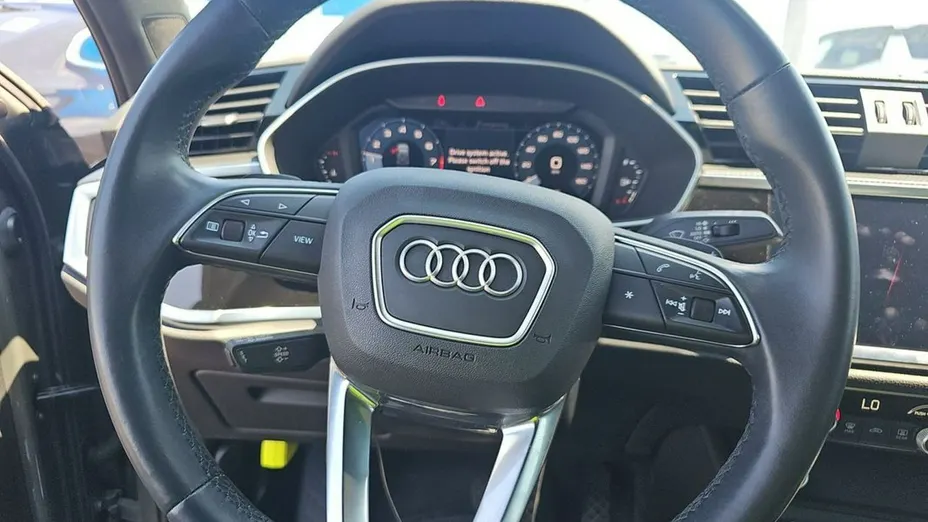 AUDI Q3 -