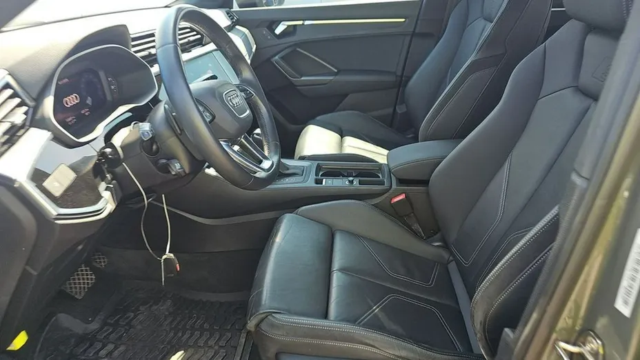 AUDI Q3 -