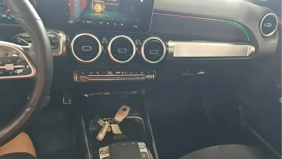 MERCEDES-BENZ GLB -
