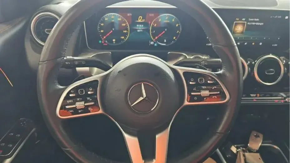 MERCEDES-BENZ GLB -