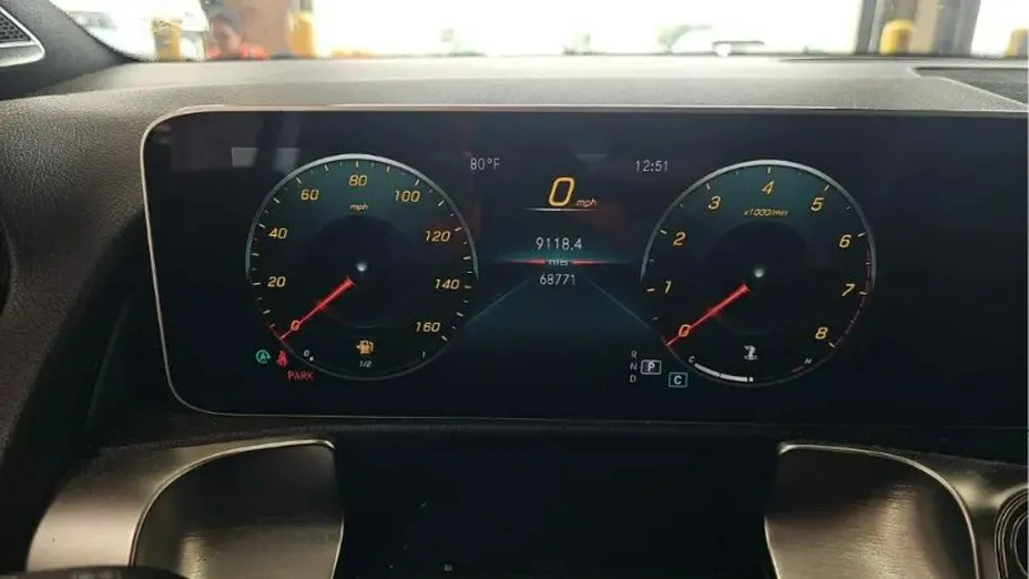 MERCEDES-BENZ GLB -