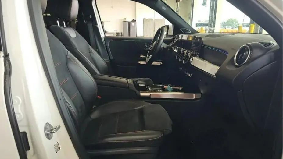 MERCEDES-BENZ GLB -