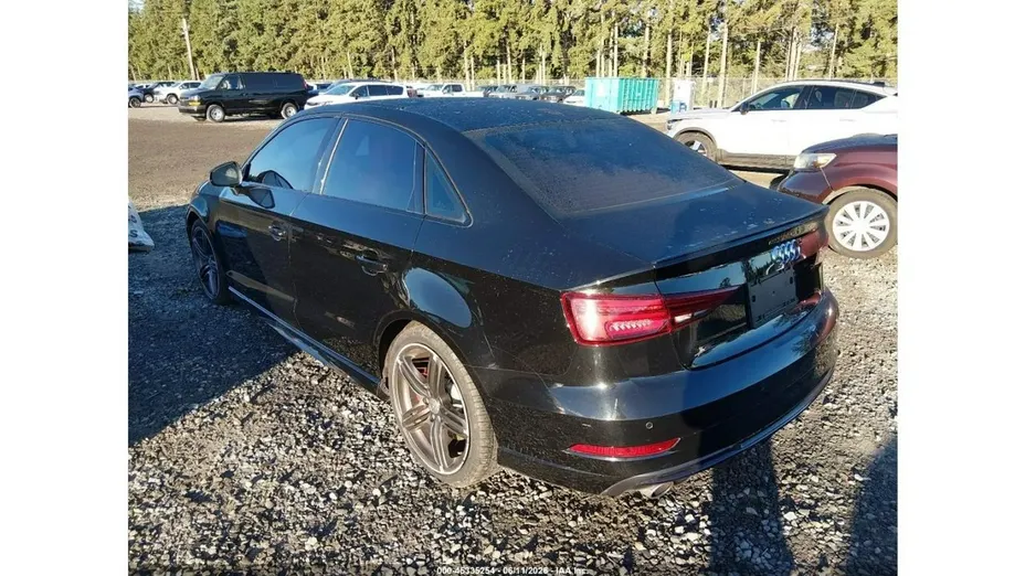 AUDI S3 -