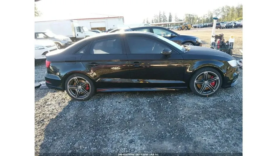 AUDI S3 -