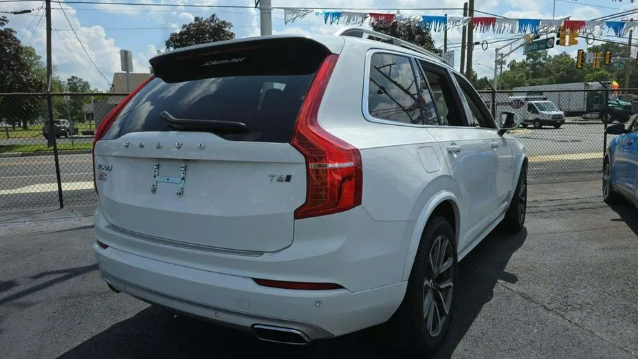 VOLVO XC90 -