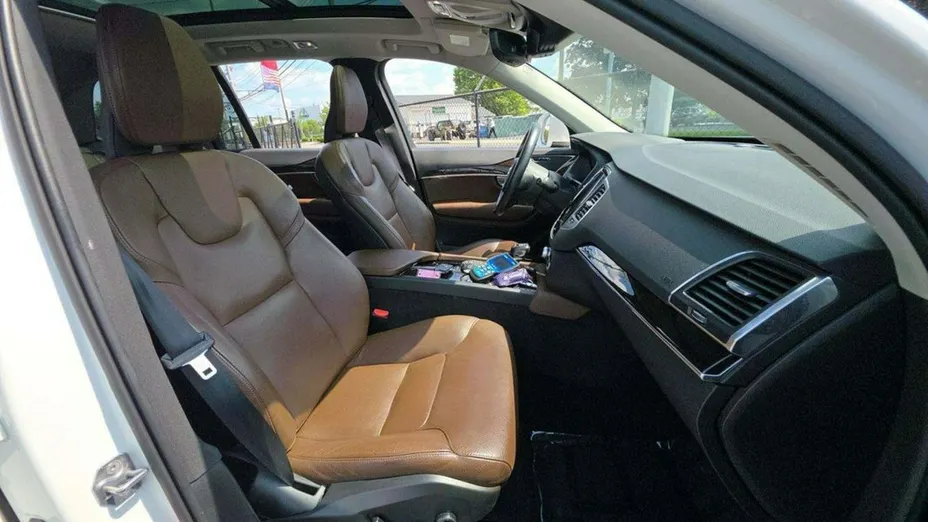 VOLVO XC90 -