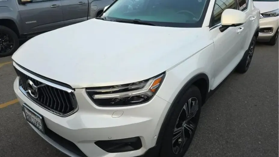 VOLVO XC40 -