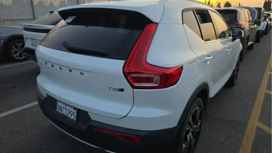 VOLVO XC40 -