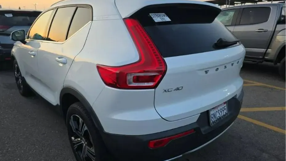 VOLVO XC40 -