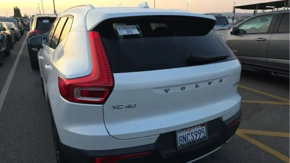 VOLVO XC40 -
