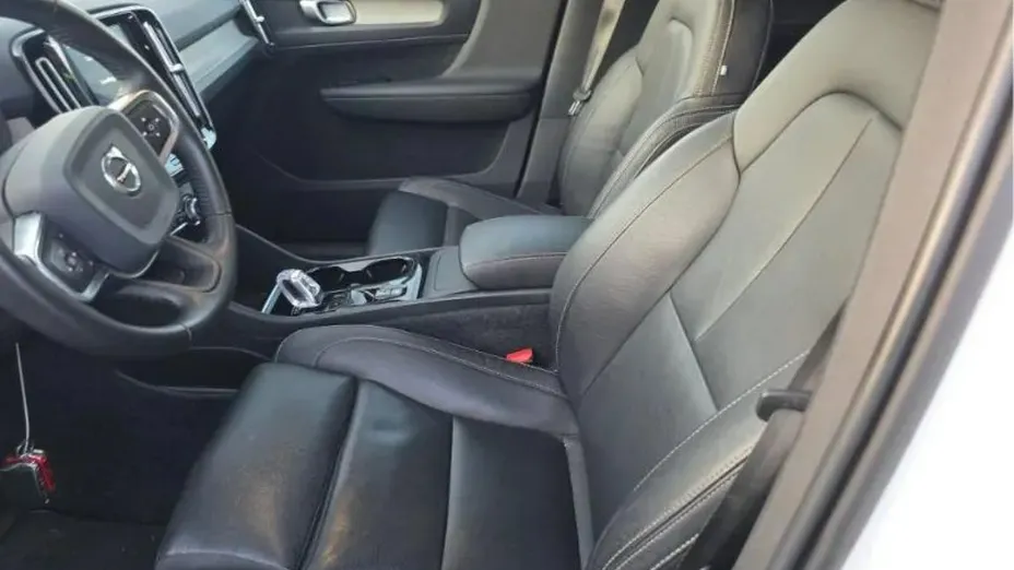 VOLVO XC40 -