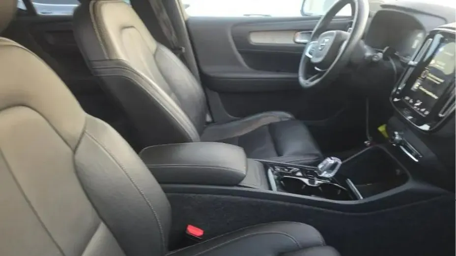 VOLVO XC40 -