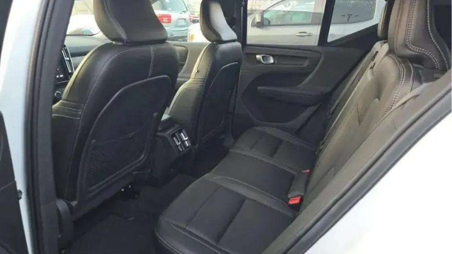 VOLVO XC40 -