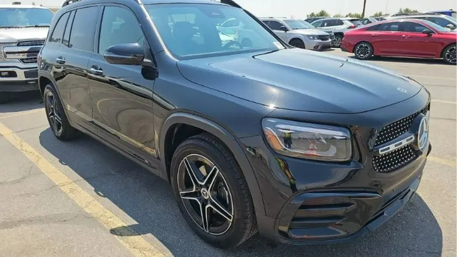 MERCEDES-BENZ GLB -