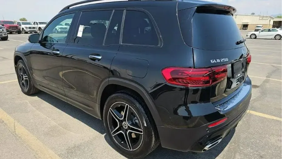 MERCEDES-BENZ GLB -