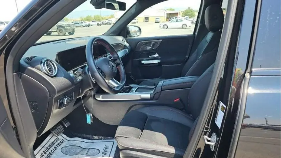 MERCEDES-BENZ GLB -