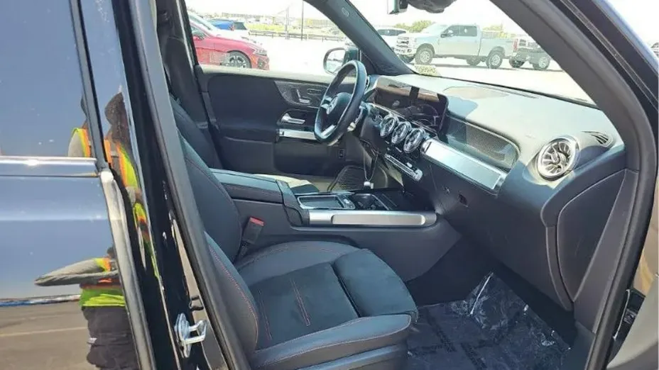 MERCEDES-BENZ GLB -