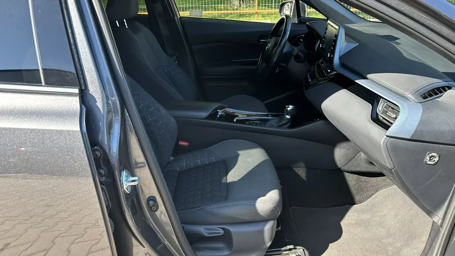 TOYOTA C-HR -