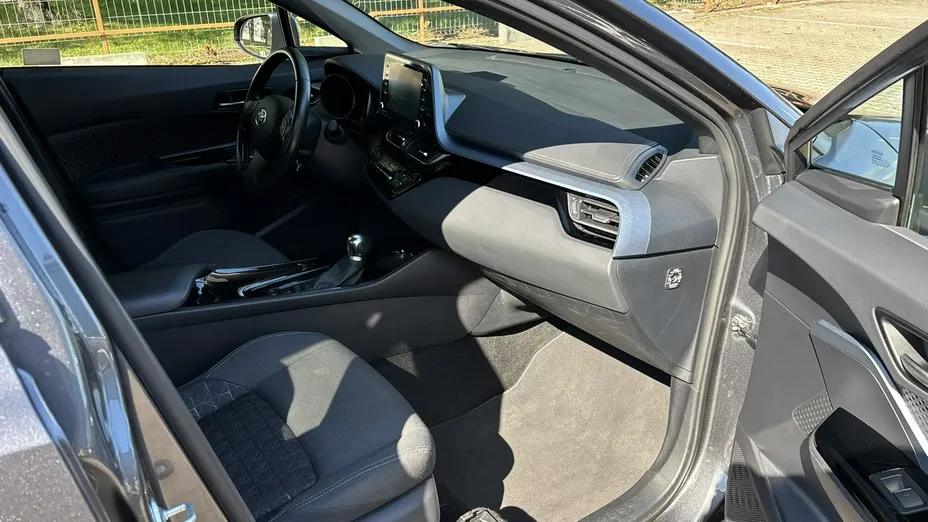 TOYOTA C-HR -