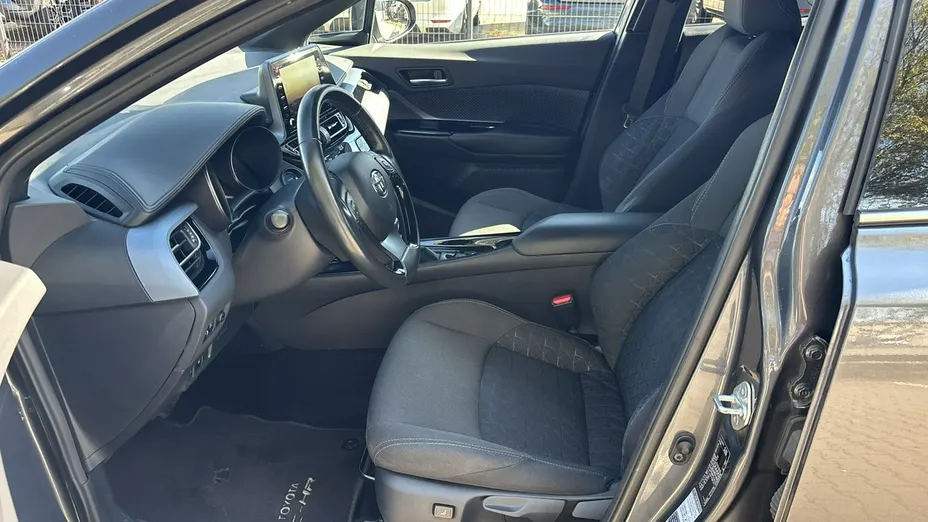 TOYOTA C-HR -