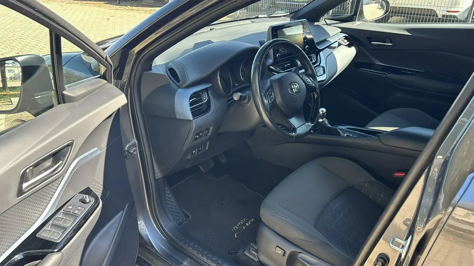 TOYOTA C-HR -