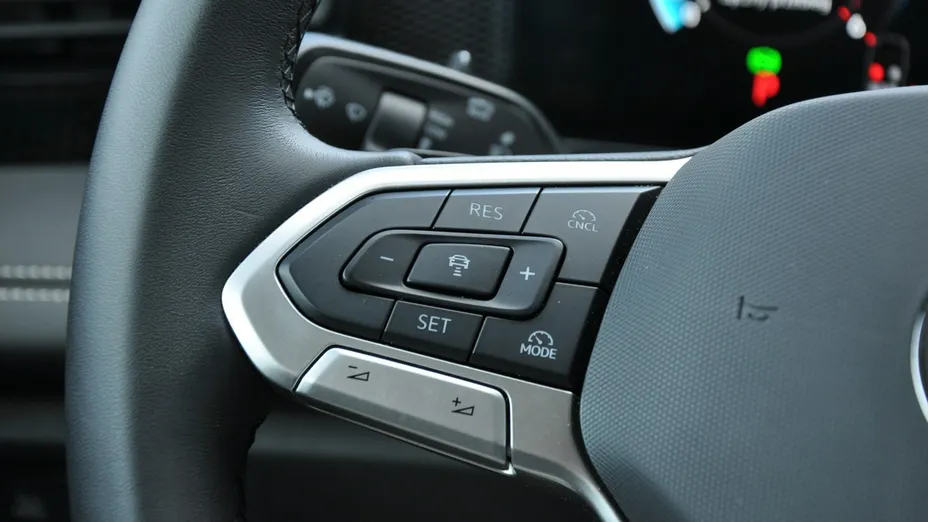 VOLKSWAGEN Tiguan -