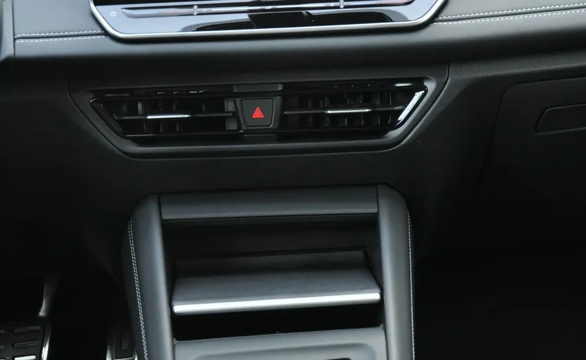 VOLKSWAGEN Tiguan -