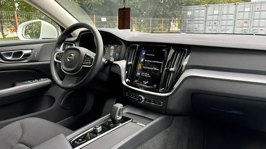 VOLVO V60 -
