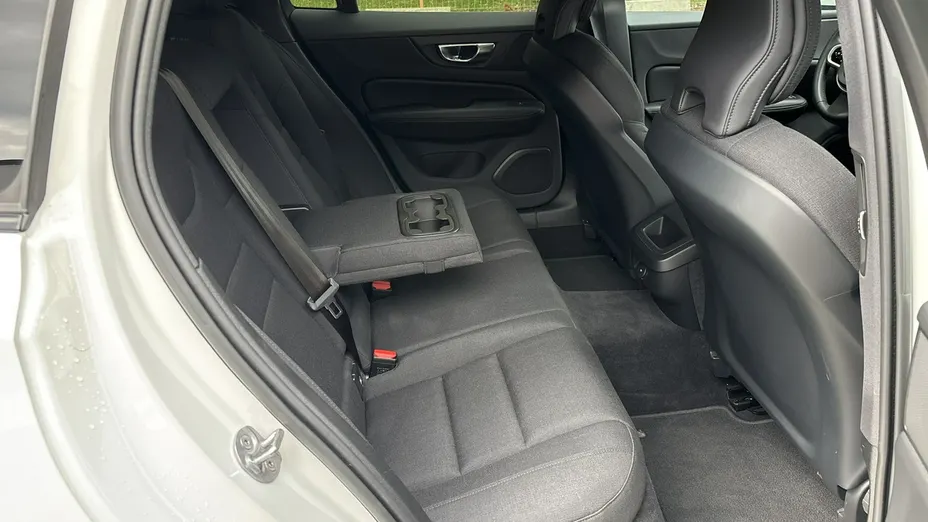 VOLVO V60 -
