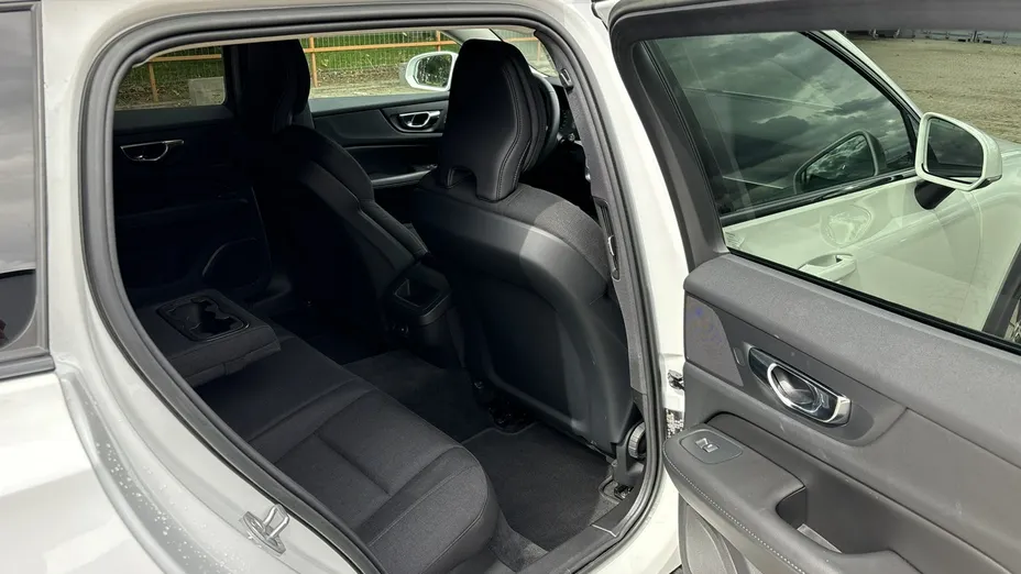 VOLVO V60 -