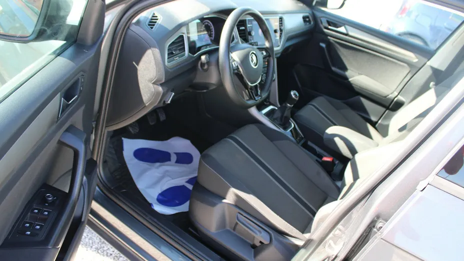 VOLKSWAGEN T-ROC -