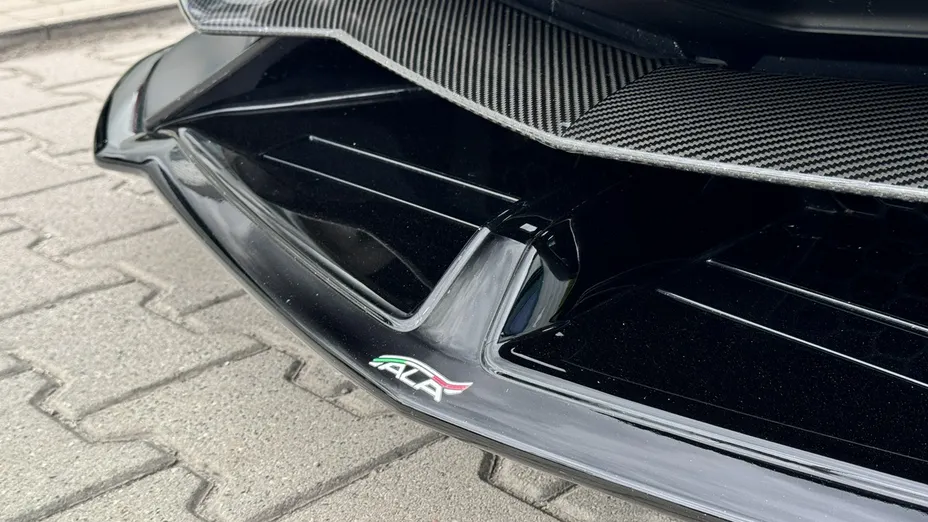 LAMBORGHINI Aventador -
