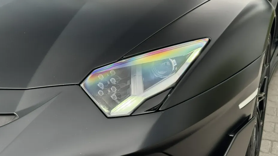 LAMBORGHINI Aventador -