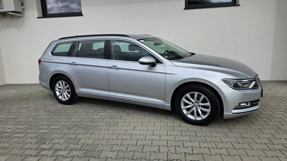 VOLKSWAGEN Passat -