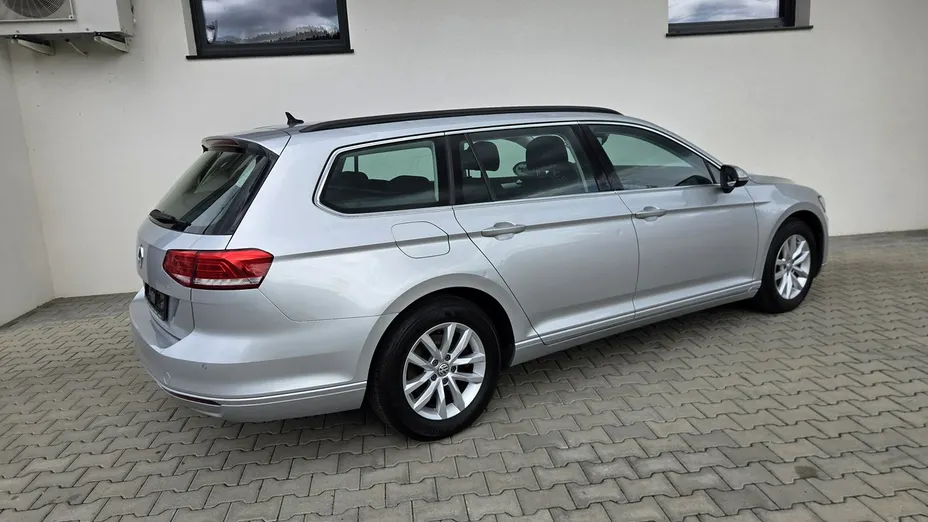 VOLKSWAGEN Passat -
