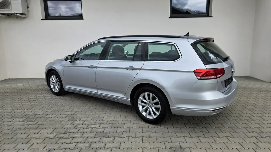 VOLKSWAGEN Passat -
