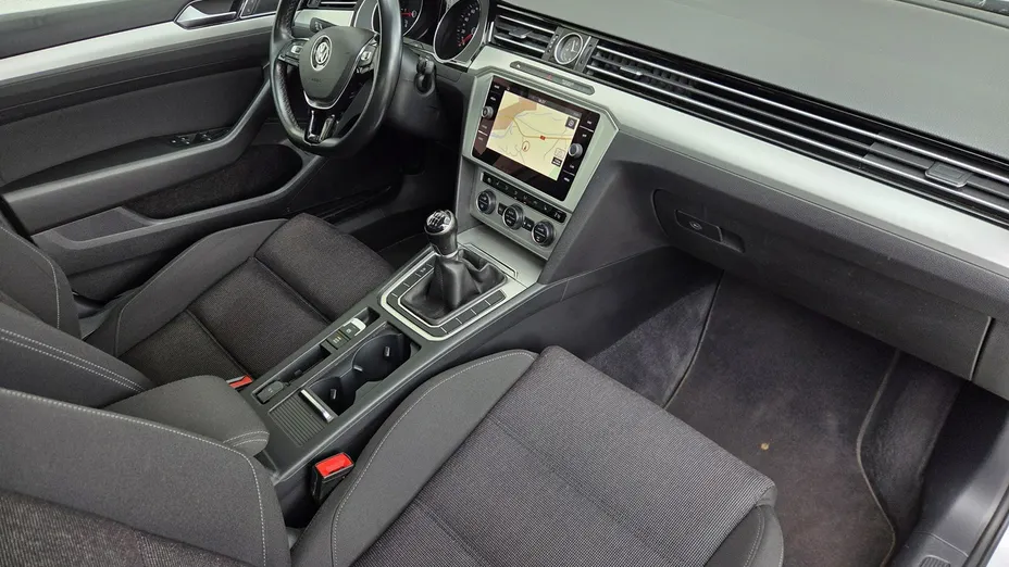 VOLKSWAGEN Passat -
