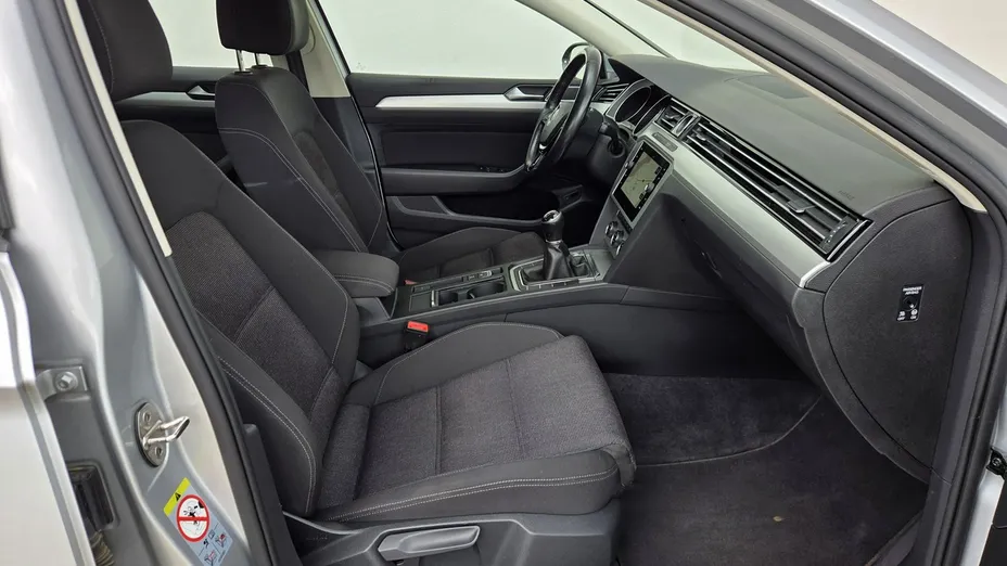 VOLKSWAGEN Passat -