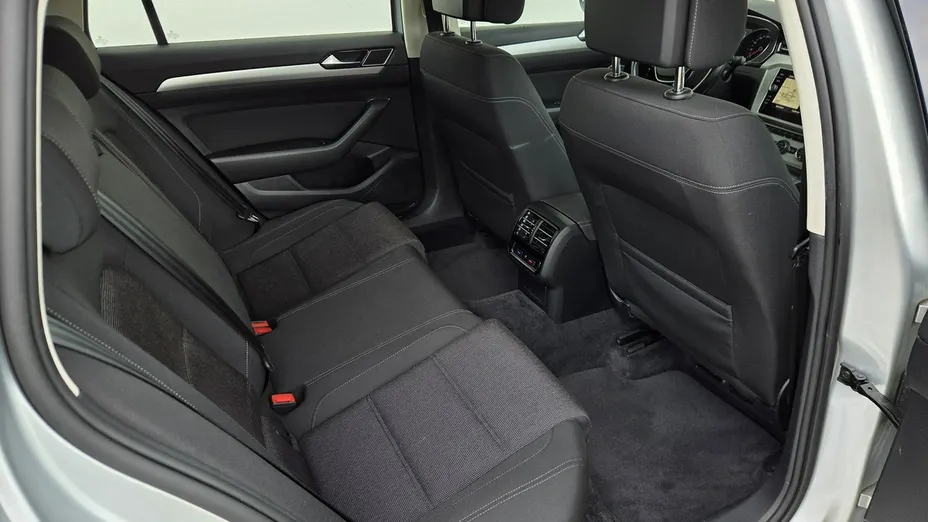 VOLKSWAGEN Passat -