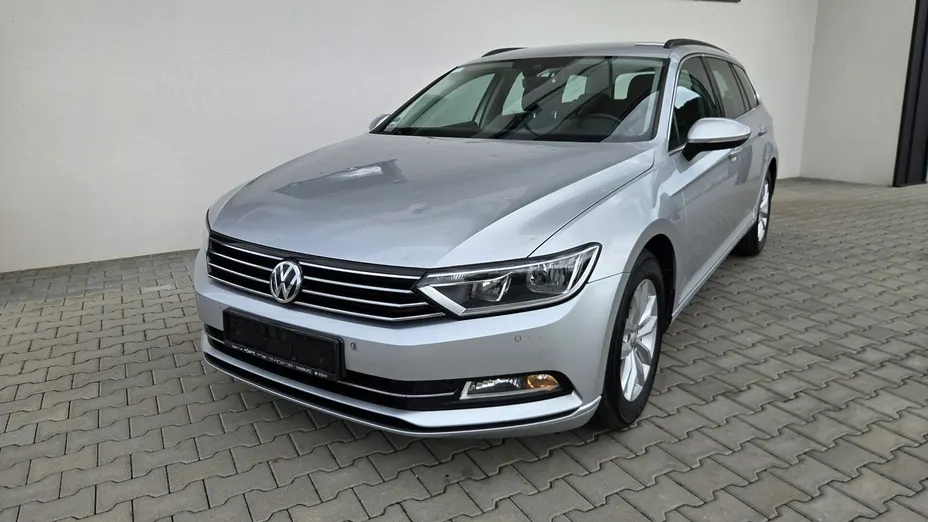 VOLKSWAGEN Passat -