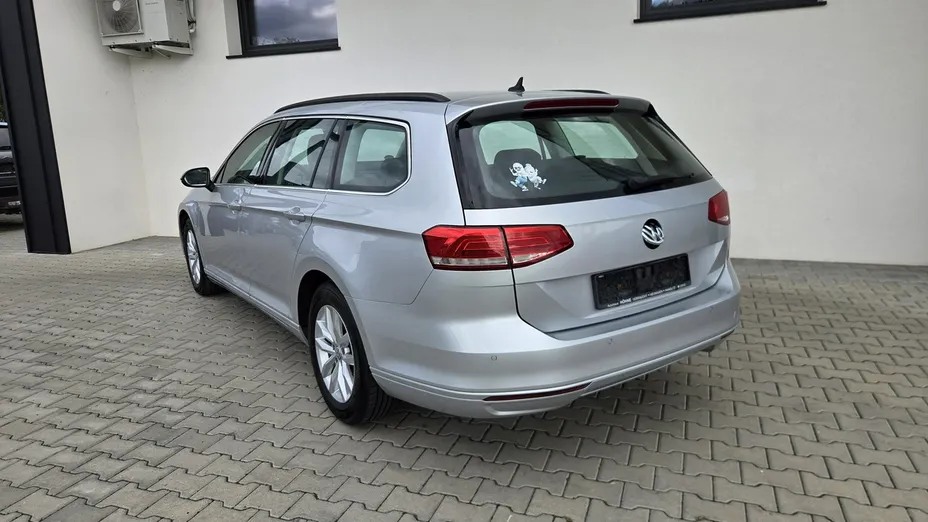 VOLKSWAGEN Passat -