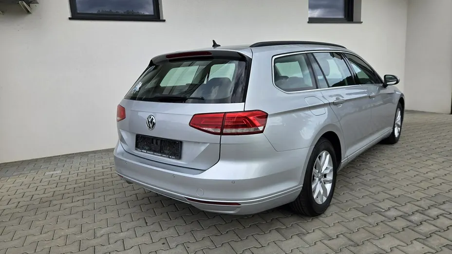 VOLKSWAGEN Passat -