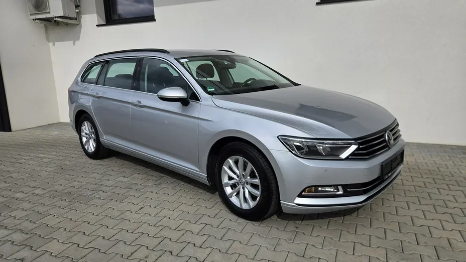 VOLKSWAGEN Passat -