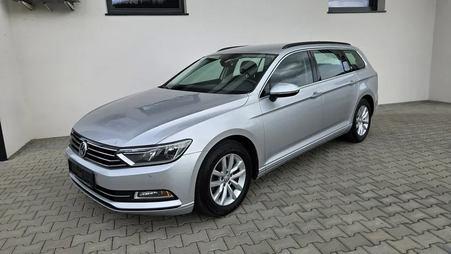 VOLKSWAGEN Passat -