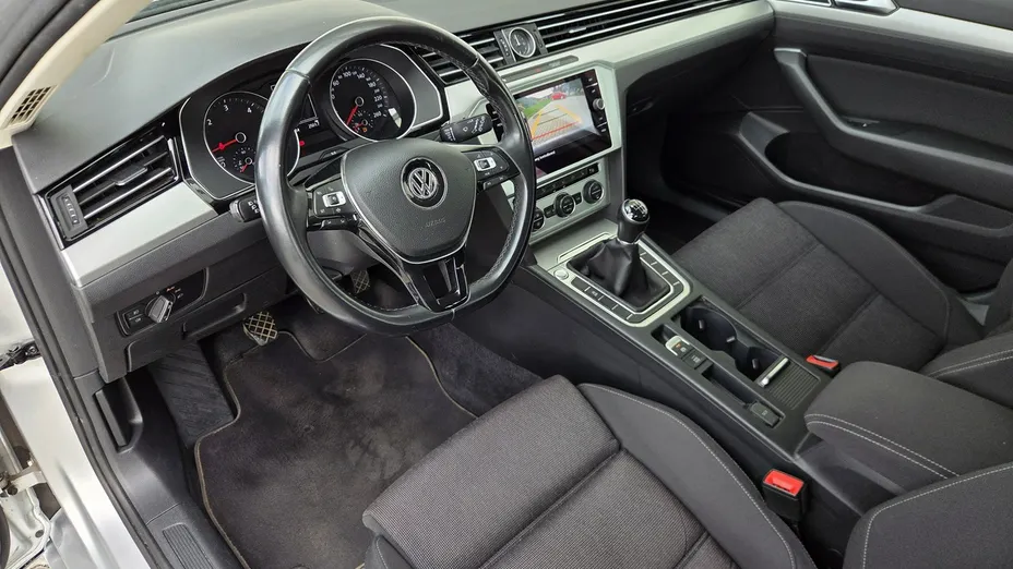 VOLKSWAGEN Passat -