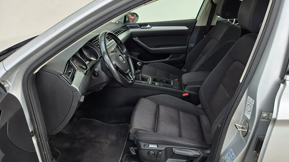 VOLKSWAGEN Passat -