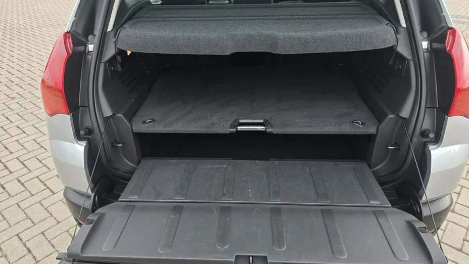 PEUGEOT 3008 -