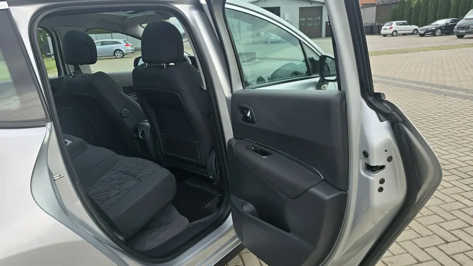 PEUGEOT 3008 -