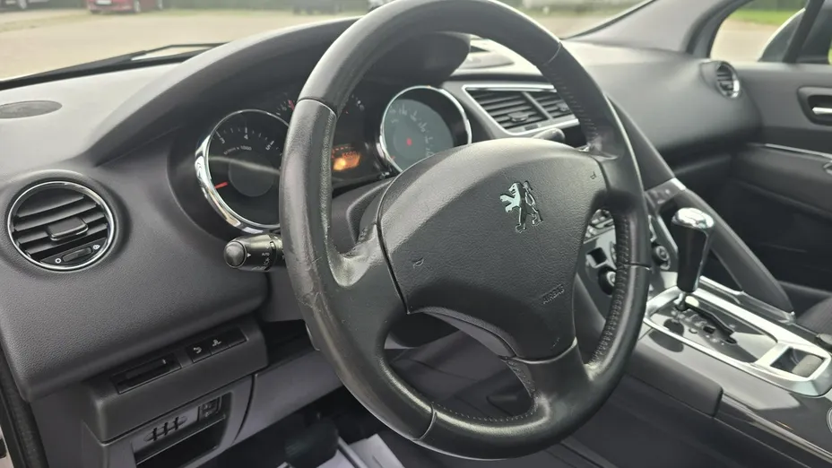 PEUGEOT 3008 -